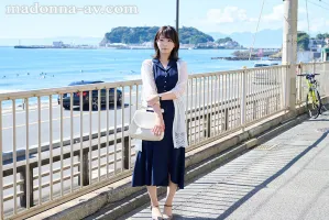 JUQ-660 新秀Yukine Nagasaki 30 -year -old Av首次亮相的透明度，一種奇怪的感覺浮出水面。